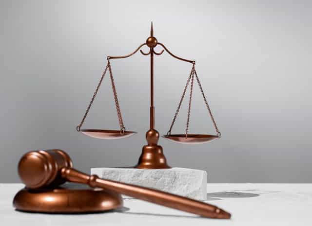 دورات قانونية في دبي: دليلك لتعزيز مهاراتك في المجال القانوني