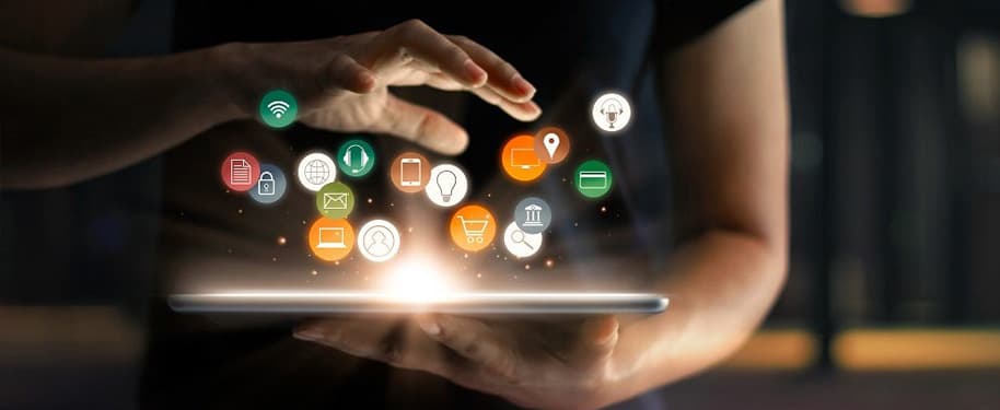 كيف يمكن للعلاقات العامة الرقمية تحسين التواجد عبر الإنترنت؟