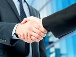 خدمة العملاء والعلاقات العامة