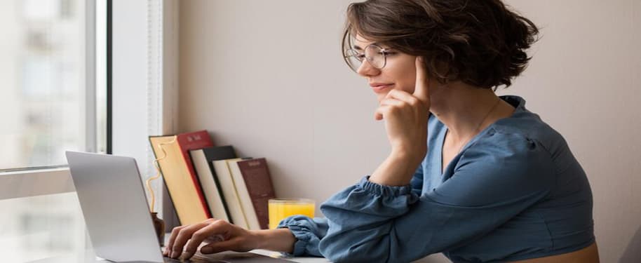 كيف تختار دورات تدريبية عن بعد تناسب احتياجاتك التعليمية؟