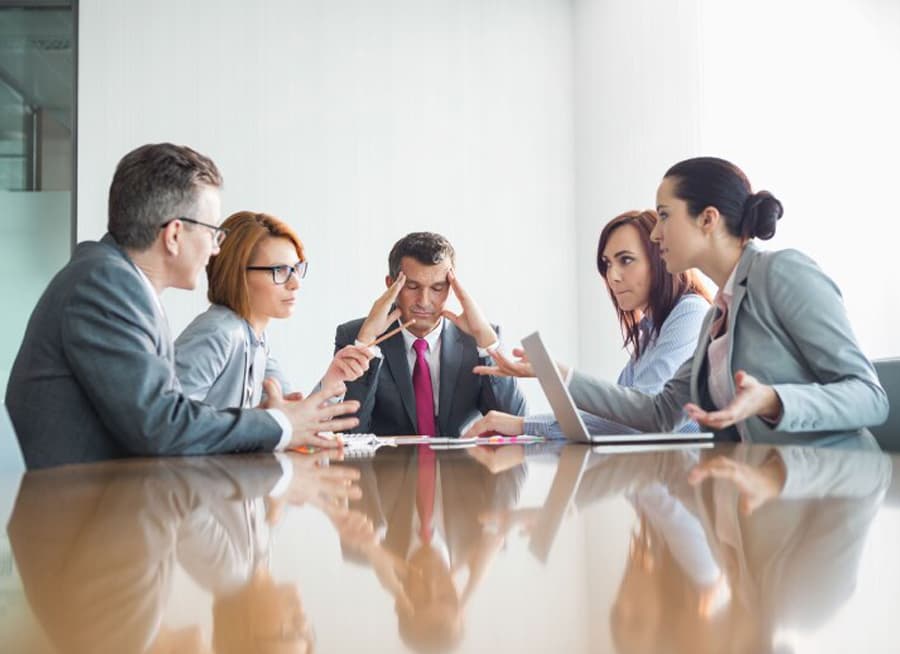 كيف تخلق استراتيجيات حل النزاعات بيئة عمل إيجابية