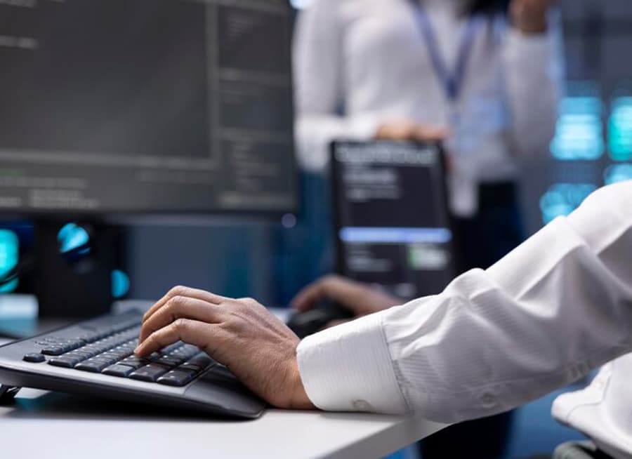 ما هي المهارات التي تكتسبها من دورات تقنية المعلومات؟