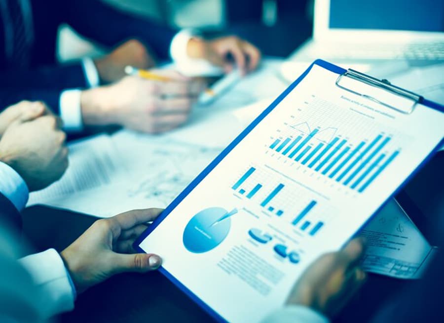 كيفية كتابة تقرير احترافي: 7 خطوات عملية