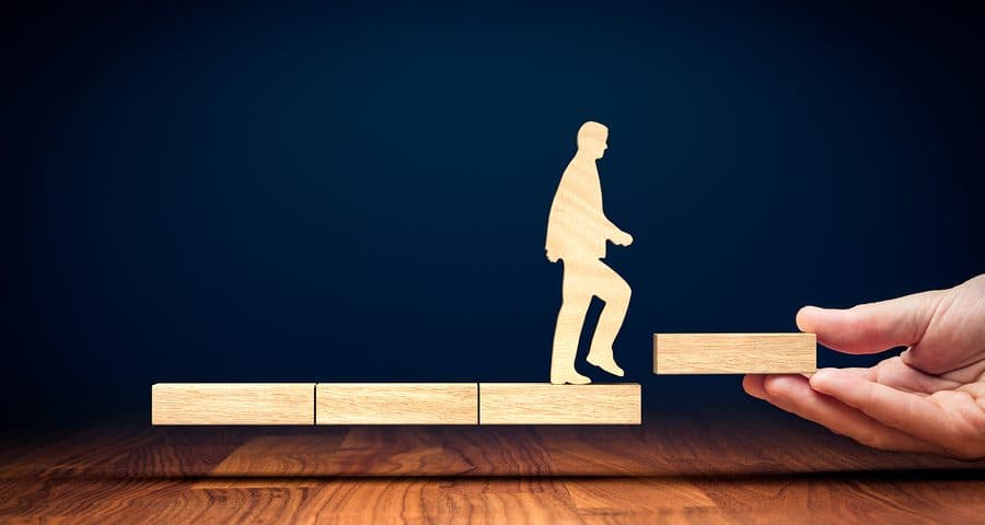 3 نصائح ذهبية لتطوير أداء الموظفين في شركتك