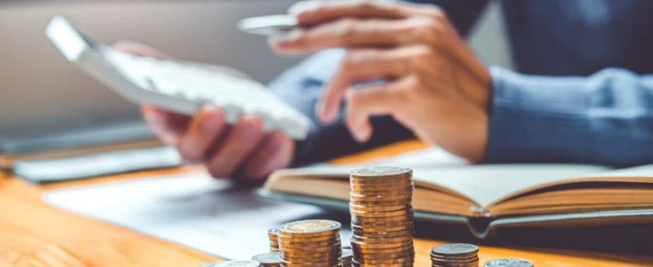 الفرق بين المحاسبة على أساس الاستحقاق والنقد