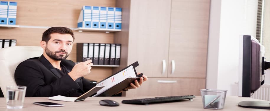 من محاسب إلى مدير مالي: خطوات التطور المهني الناجح