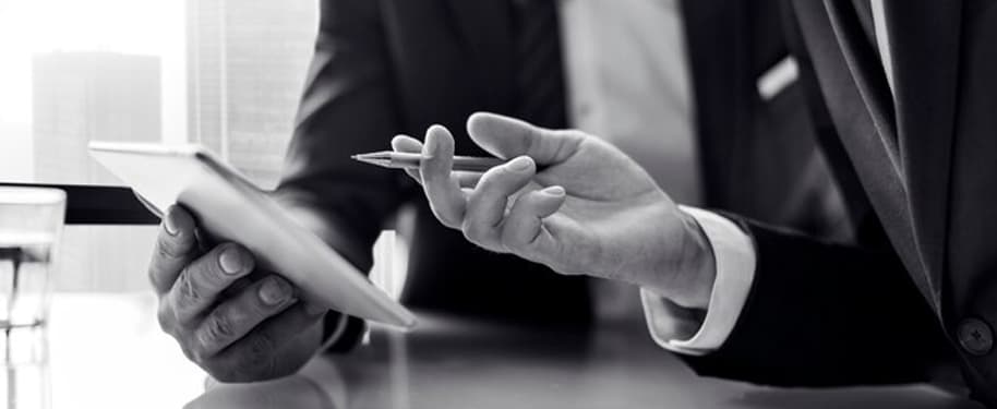 الاستشارات الإدارية: كيف تساهم في تحسين أداء الشركات؟