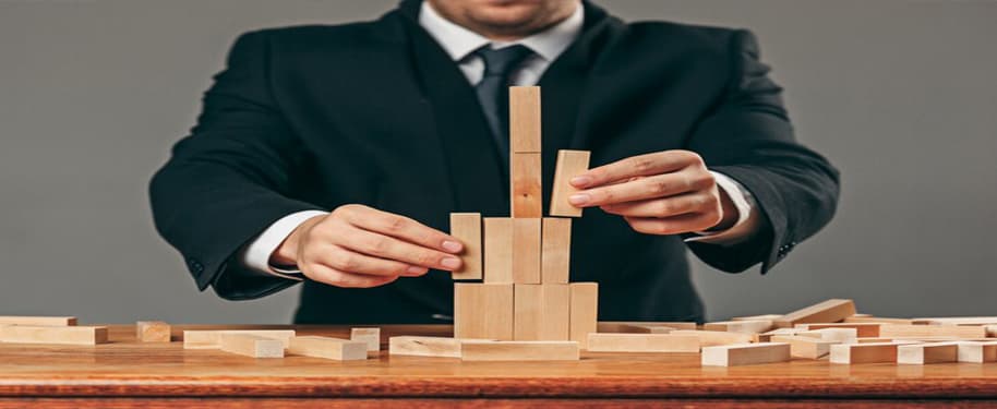 أساسيات صناعة القادة: ما يحتاج كل قائد مستقبلي إلى معرفته