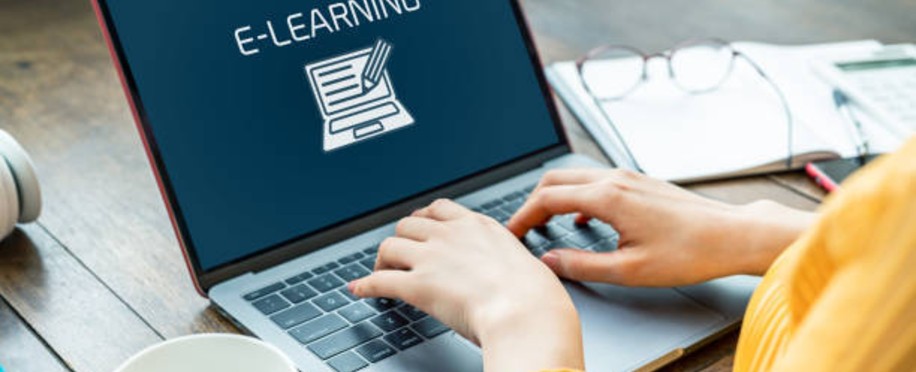 دورات تدريبية اون لاين: تعلّم أسرع، راتب أعلى، وفرصة أقوى