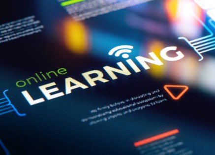 دورات تدريبية اون لاين: تعلّم أسرع، راتب أعلى، وفرصة أقوى