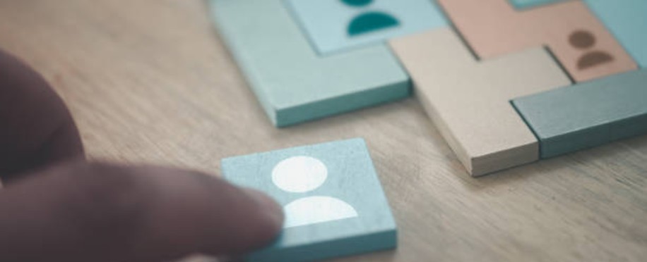 كيف تعزز تطوير الموارد البشرية الأداء الوظيفي