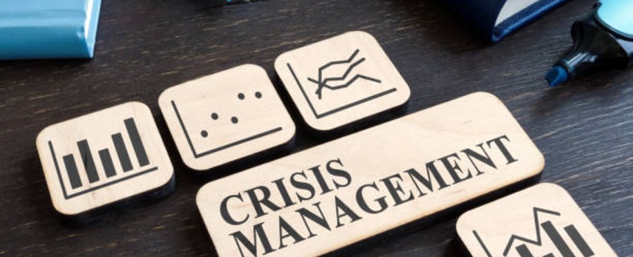 أهمية إدارة المخاطر والأزمات في بيئة العمل