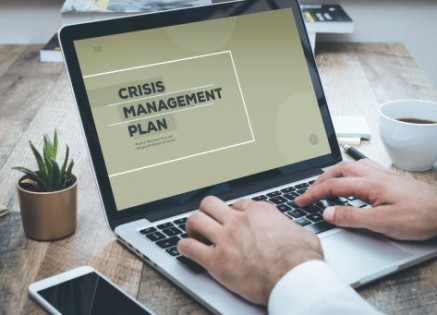 أهمية إدارة المخاطر والأزمات في بيئة العمل