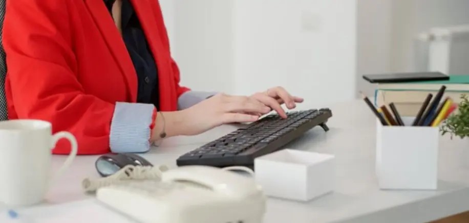 لماذا يحتاج سوق العمل إلى خريجي دورة السكرتارية التنفيذية وإدارة المكاتب؟