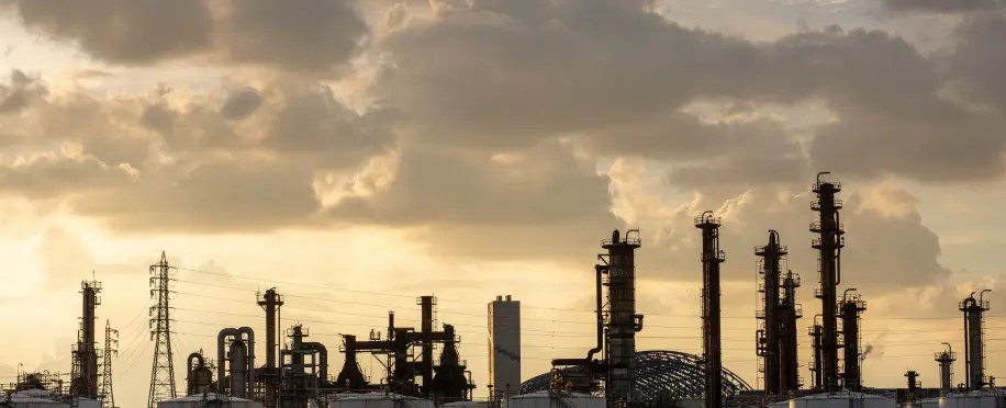 لماذا دبي هي الوجهة المثالية للمهنيين العرب في قطاع النفط والغاز؟