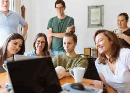 مهارات الاتصال في بيئة العمل: أساس القيادة الناجحة