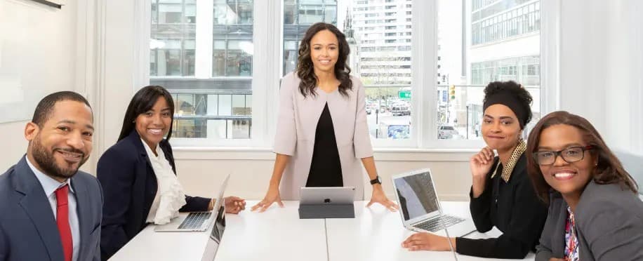 مهارات الاتصال في بيئة العمل: أساس القيادة الناجحة