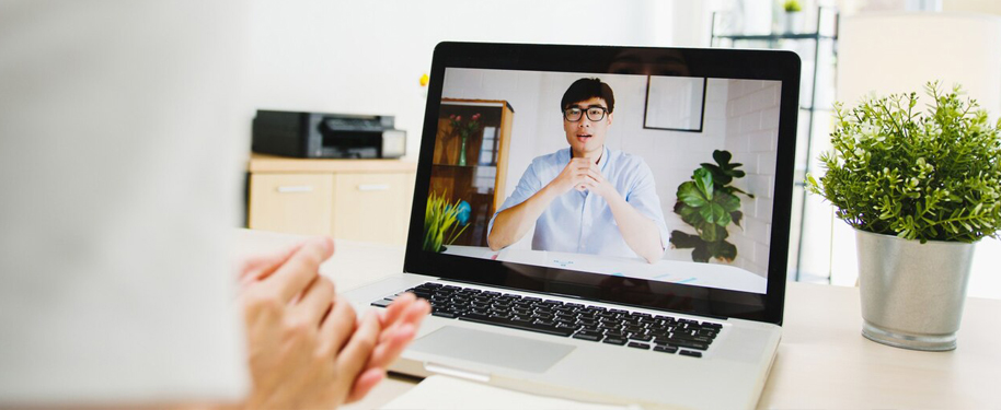 تعلم، تطوير، وارتقِ مهنيًا! دورات تدريبية عن بعد معتمدة في مختلف التخصصات!