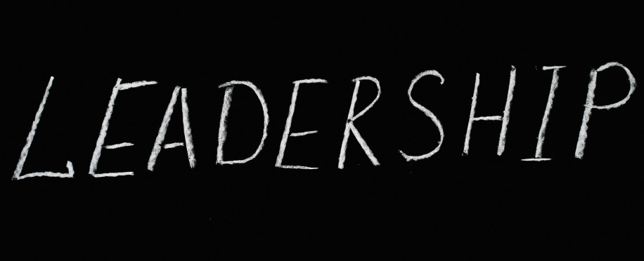 مهارات القيادة الحديثة: ما الذي تغيّر في بيئة العمل لعام 2025؟