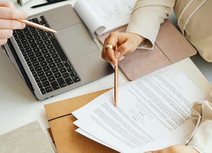 تنسيق الفريق: سر التعاون الفعال في تحسين الأعمال