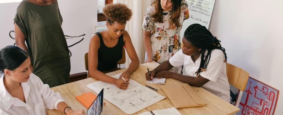 الثقافة الرقمية: حجر الأساس في نجاح التحول الرقمي داخل المؤسسات