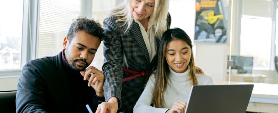 أسرار نجاح إدارة المكاتب: تنظيم، إنتاجية، وتأثير