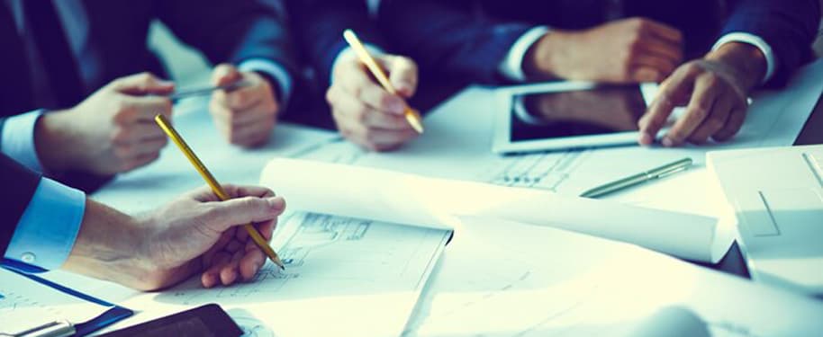 كيف يعزز دبلوم ادارة اعمال مهاراتك الإدارية والقيادية؟