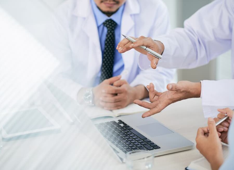 كيف تختار دورات ادارة مستشفيات التي تلبي احتياجاتك المهنية؟