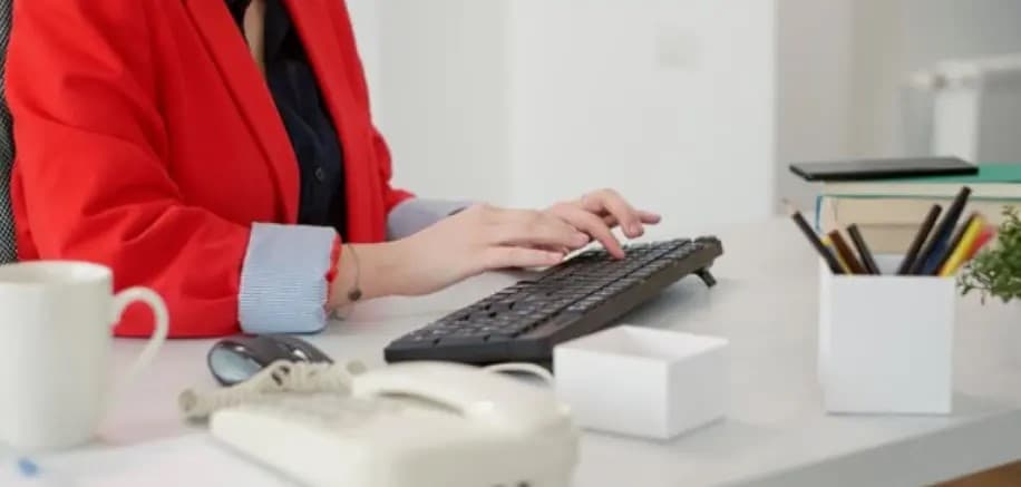 لماذا يحتاج سوق العمل إلى خريجي دورة السكرتارية التنفيذية وإدارة المكاتب؟