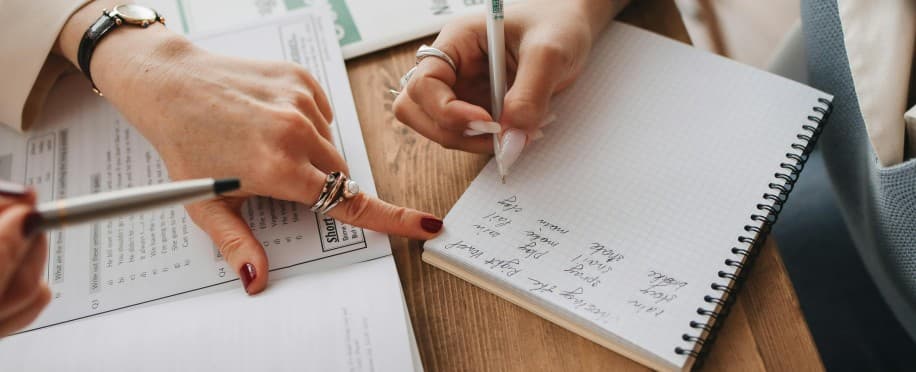 كيف تختار برنامج تدريب مناسب لشركتك؟ دليل عملي