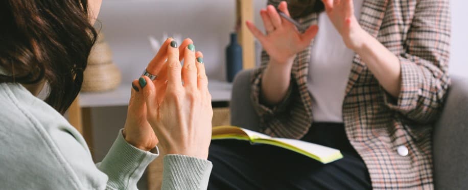 مهارات التواصل الفعّال: أساس القيادة المؤثرة في بيئة العمل