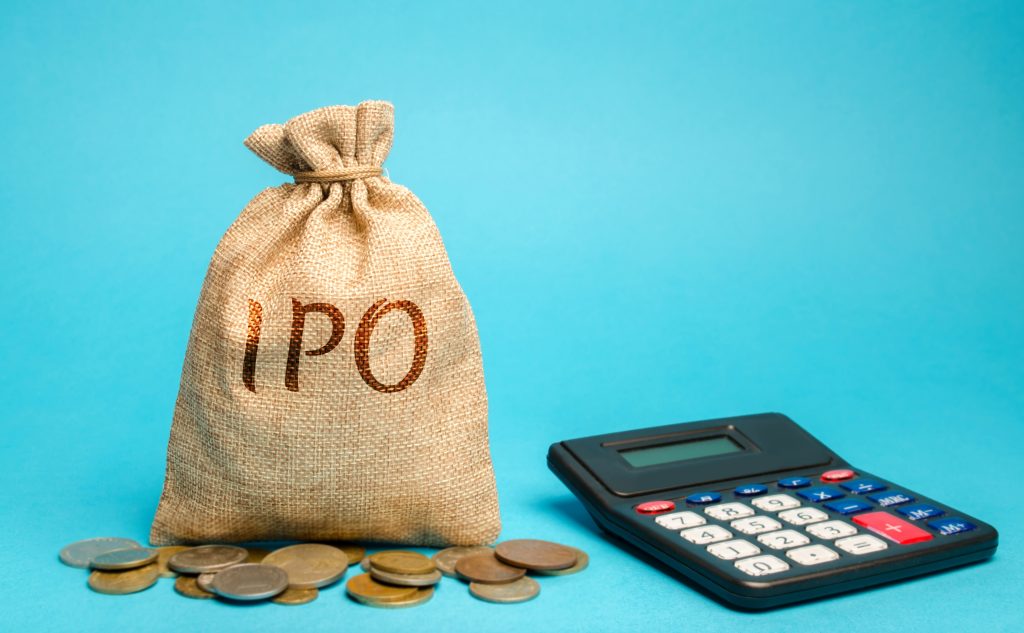 الاكتتاب العام الأولي (IPO): العملية والفوائد والمخاطر