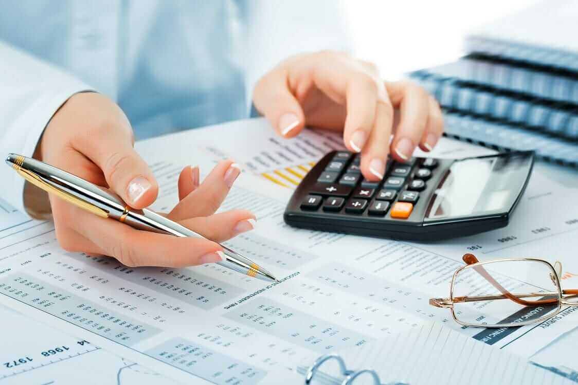 إعداد ومراجعة القوائم المالية وتحليل الصحة المالية